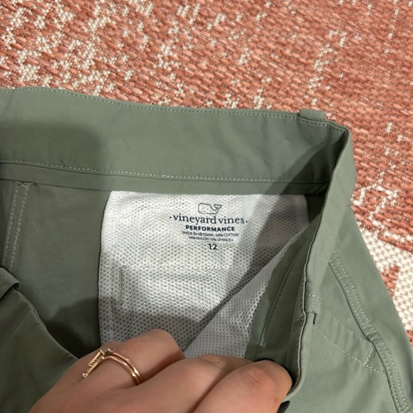 Vineyard Vines Women’s Shorts - Picture 4 of 4